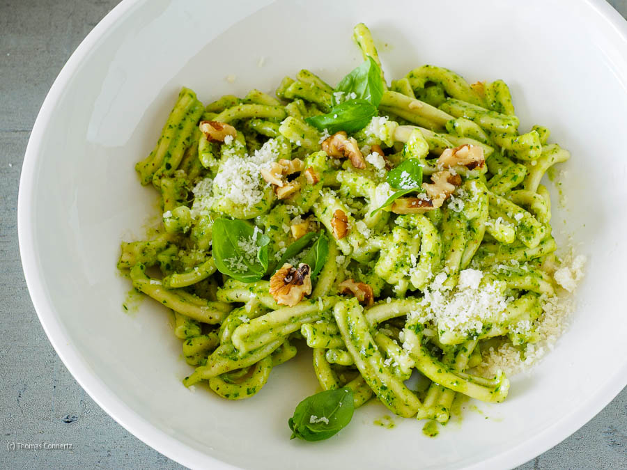 Pasta Pesto Walnuss Basilikum