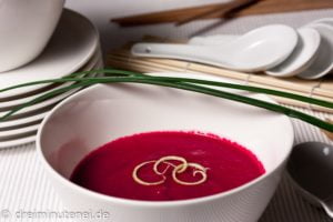 Rote Bete Suppe mit Wasabi
