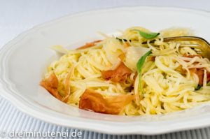 Spaghetti mit Parmaschinken und Salbei