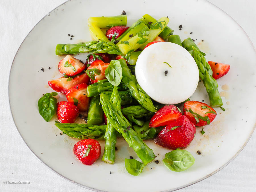 Spargel Erdbeeren Burrata Salat