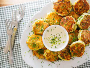 Zucchini Kichererbsen Halloumi Puffer